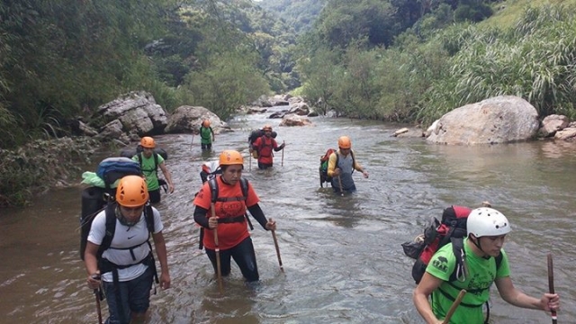 caminando en el rio